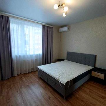 В продажу 1-к  квартира на середньому поверсі-укомплектована ЖК 7 Небо