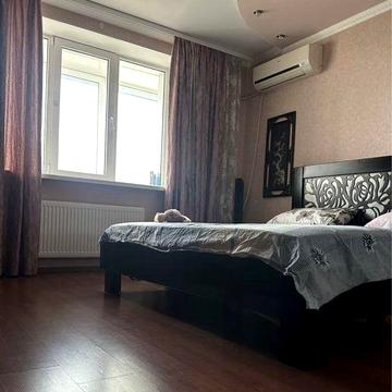 Оренда просторої двокімнатної каартири в новому будинку, Різдвяна