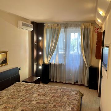 Оболонська вул., 47