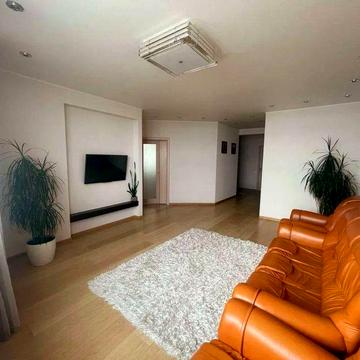 Оренда 3-х кімнатної видової квартири на Митниці