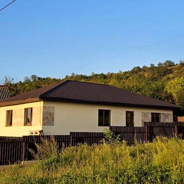 Новий одноповерховий будинок