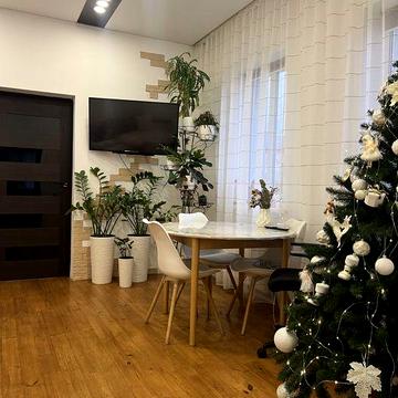 Будинок м.Острог (1/2 будинку) площею 70,5 кв.м + 9,5 с. землі