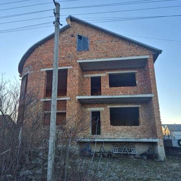 Незавершене будівництво 2-х поверхового житлового будинку в м.Гусятин