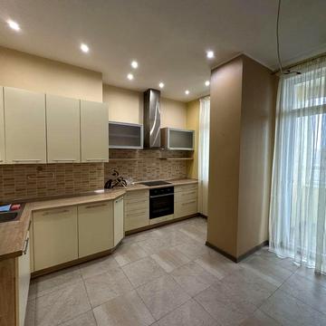 Продажа 2 ком с ремонтом в центре Киева .