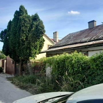 Частину будинку з окремим входом та місцем під парковку у Львові