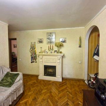 Продається трикімнатна квартира по вулиці Свистуна