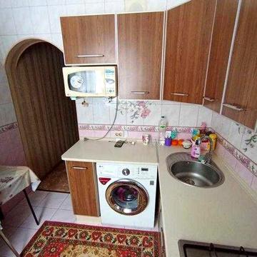 Продам 2-х кімнатну квартиру, метро 10 хвилин.