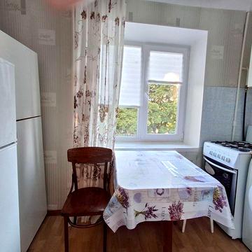 1 к.кв. ул.Богатырская,8 с газом. Метро Героев Днепра 15 мин. пешком.