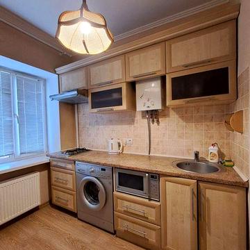 1 кімнатна квартира біля Троїцького собору