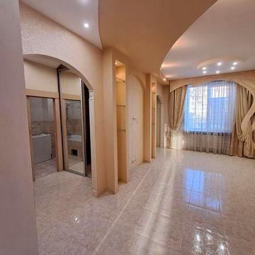 Продам 2 кімнатну квартиру, ЦЕНТР, АГВ!