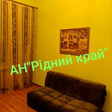 Центр міста.Простора,затишна 2а кв з розділ.кімнатами. 3 поверх