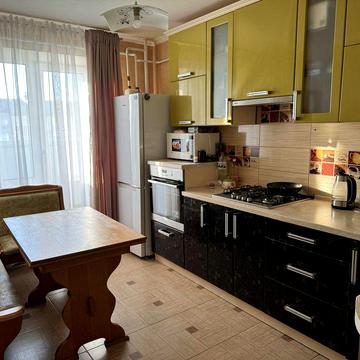 Простора та тепла квартира на Роменській