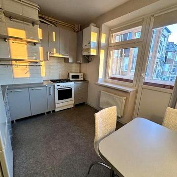 Продам красиву і дуже зручну двокімнатну квартиру в центрі Рівного