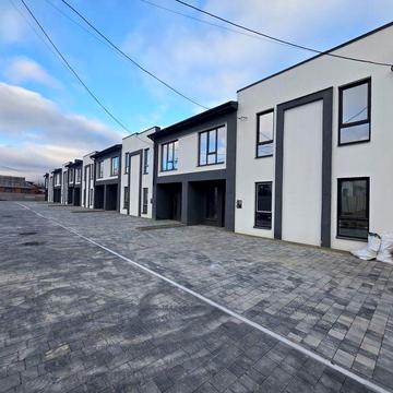 Продам просторий таунхаус в Якушинцях