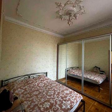 Четырехкомнатная квартира в сталинке с ремонтом.Центр/Новосельского