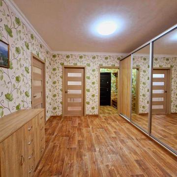 Для ВЕЛИКОЇ СІМЇ . Метро Житомирська 4хв пішки.