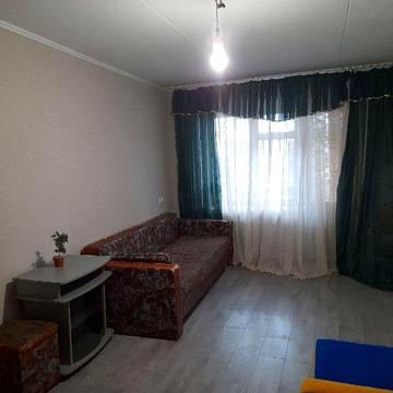 Недорога однокімнатна на Руставі. Вільна з 13 січня. Житловий стан