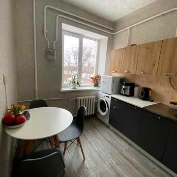 Продам 2-кімнатну "сталінку" в самому центрі Полтави