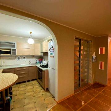 Сдам 3 комн,, Ген. Петрова / возле рынка, Черемушки