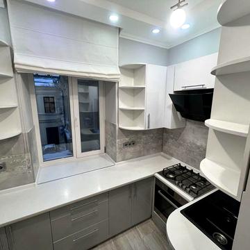 Сдам 2 х к кв центр свет не отключают вообще .