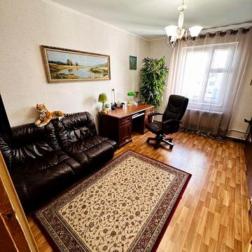 Продам чотирехкімнатну квартиру.