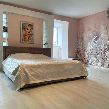 Продаж дворівневої  просторої квартири з меблями
вул. Драгоманова