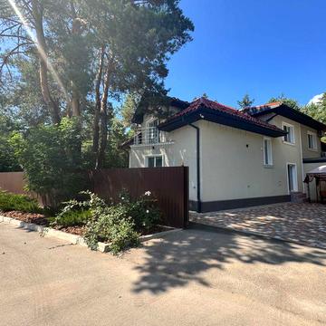 Будинок з ремотном в лісовій зоні на межі з Києвом