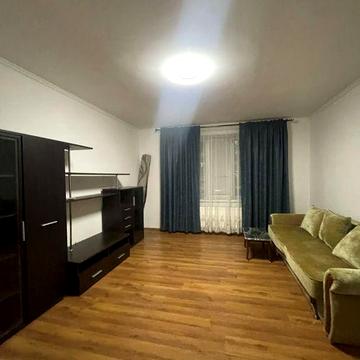 Здаю  2х кімнатну квартиру на Поділі .Власник .