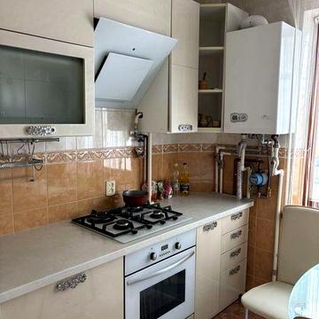 Здається трикімнатна квартира в центрі м. Васильків з індивідуалкою