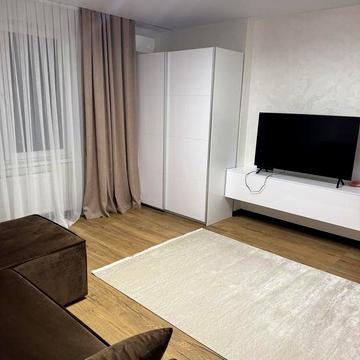 Центр біля парку чекмана