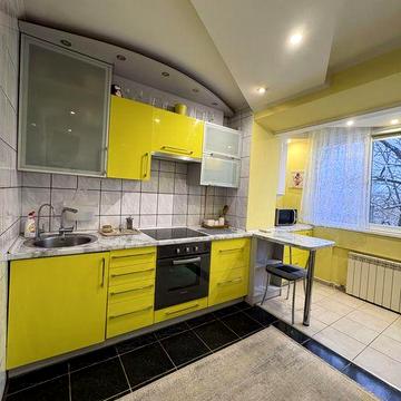 Здається в оренду 3 кімнатна квартира, р-н Майдан