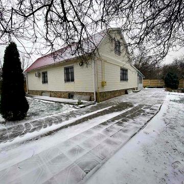 Продам будинок з жилим підвалом, грубою та хоз. постройки. Без %