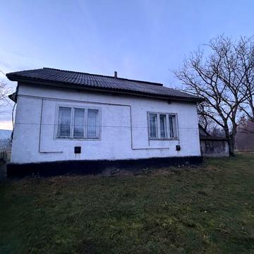 Продам будинок з земельною ділянкою