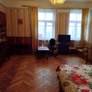 Однокімнатна квартира. Світло є завжди