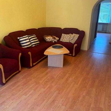 Продаж - двокімнатна затишна квартира