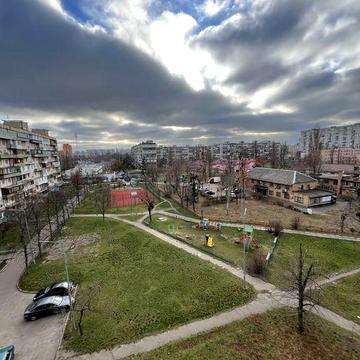 Продам двокімнатну квартиру на Березняках