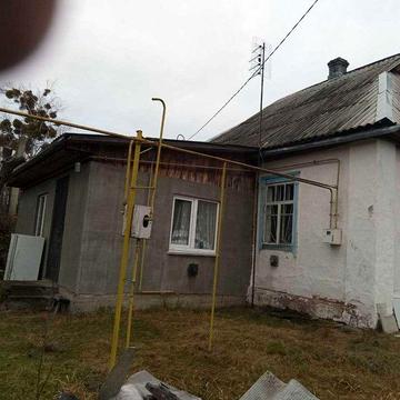 Продається половина будинку з усіма зручностями