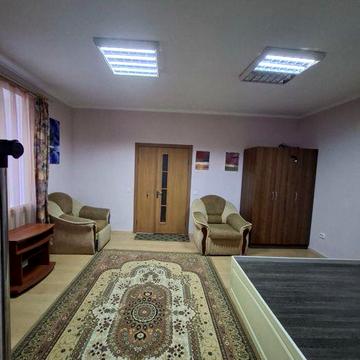 Продаж двокімнатної квартири,півособняк