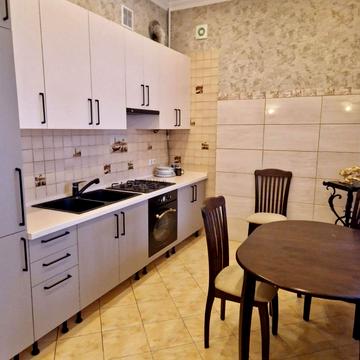 Чорноморського Козацтва вул., 36