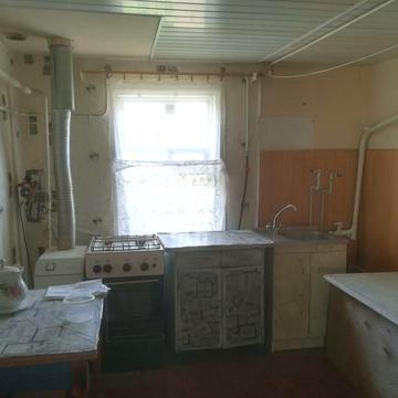 Будинок біля річки.