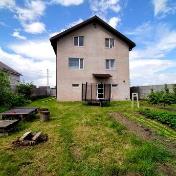 Триповерховий житловий  будинок 290 м2 із земельною ділянкою 5 соток .