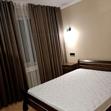 Старонаводницька вул., 8