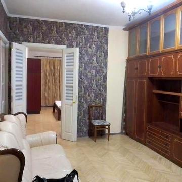 Світло завжди! Центр, Липки, добротна 2-кім. сталінка, біля м.Кловська