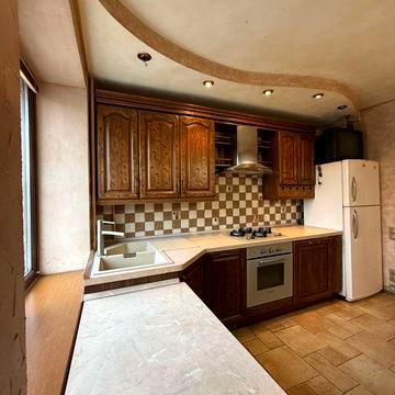 3 К квартира+ гараж в центрі по вигідній ціні.Гостомель