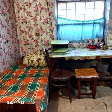 Сдам 1-комнатную, отапливаемую времянку, вода, газ. Мирный.