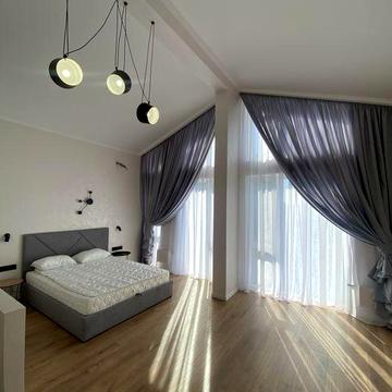 Оренда двоповерхової квартири з терасою, Комфорт Таун, Березняки