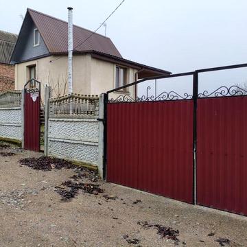 Продам дачну ділянку із садовим будинком.