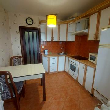 Небесної Сотні просп. (Маршала Жукова), 10-А