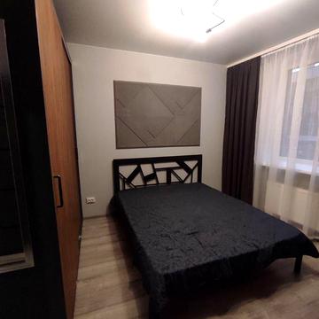 Героїв Небесної Сотні просп., 16/10