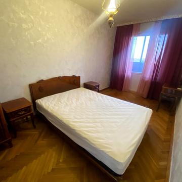 Прирічна вул., 27